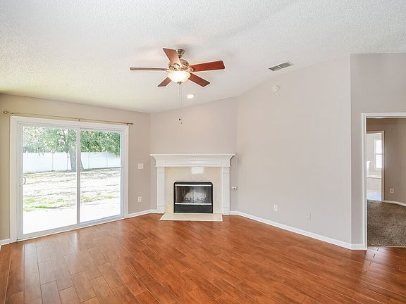 3rd image of 1810 Dartmouth Dr