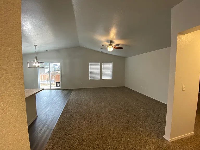 840 SW Lago St — Photo 7