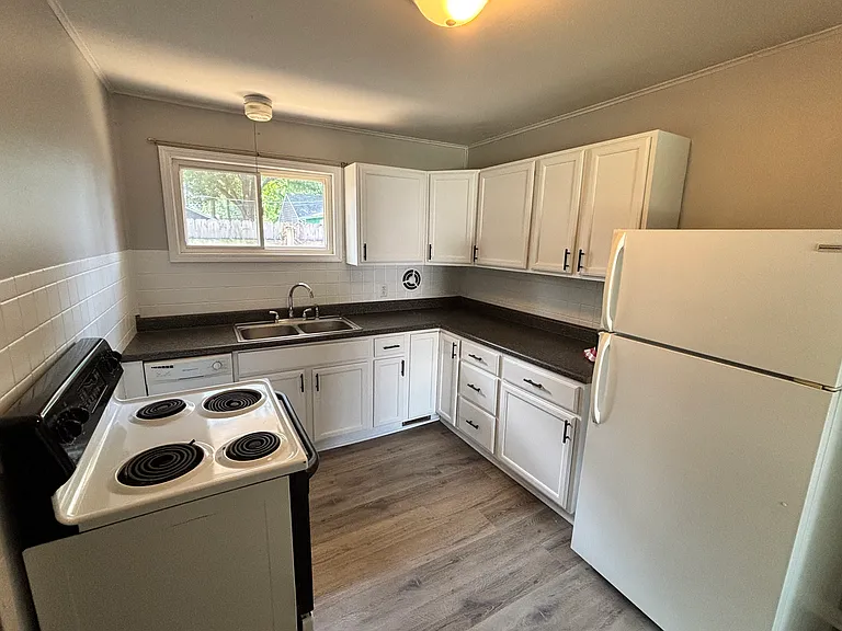 Kitchen with all applicances