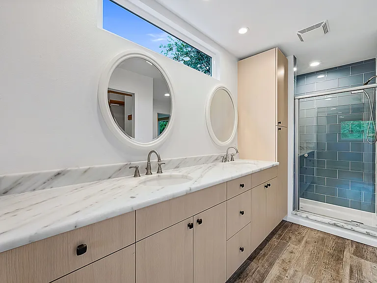 1420 S Pratt Pkwy — Photo 11