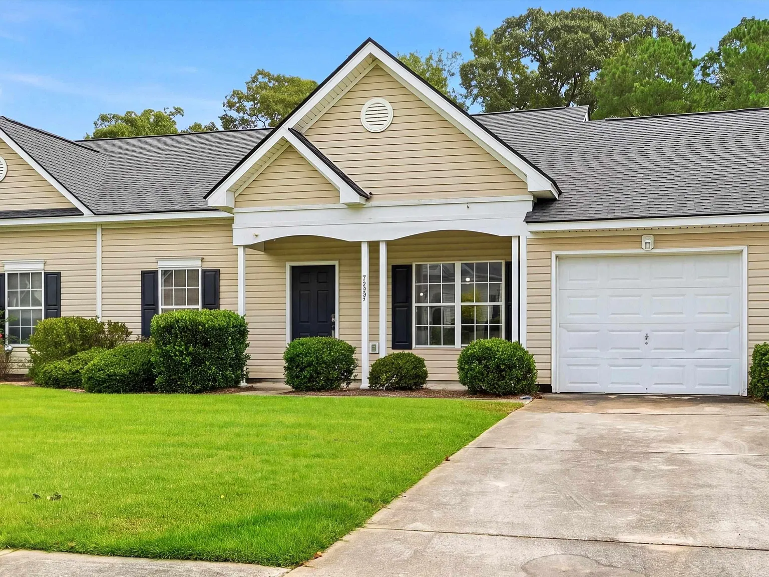 3 bed, 1384 sqft, $2,600 — Photo 3