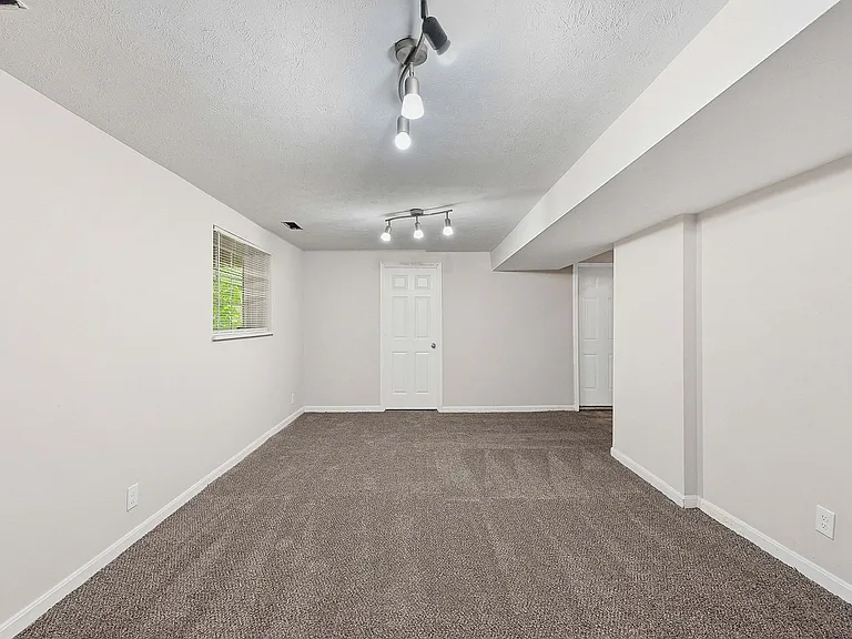 4321 Westwood Northern Blvd — Photo 33