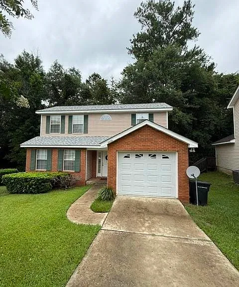 2635 Fairmount Ln — Photo 1