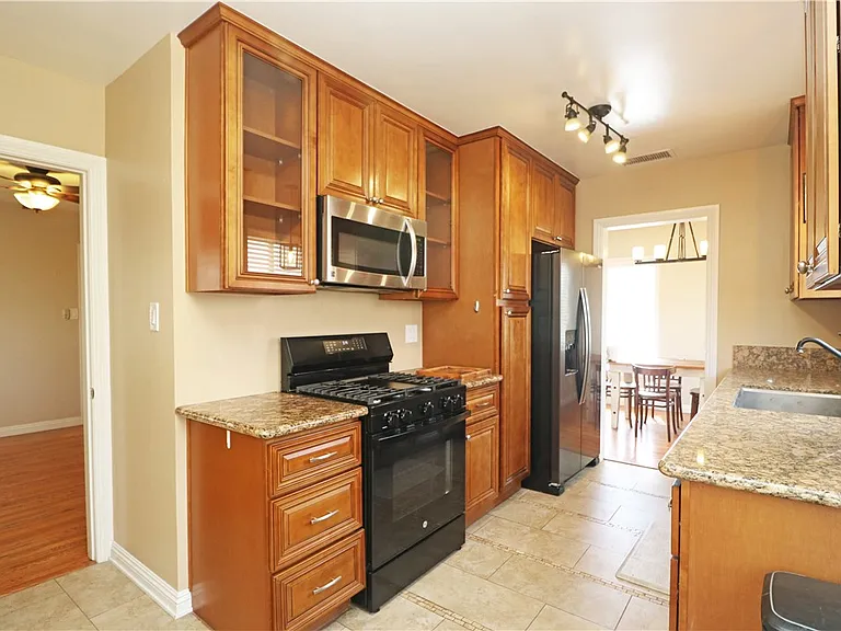 412 Catalpa Ave — Photo 9