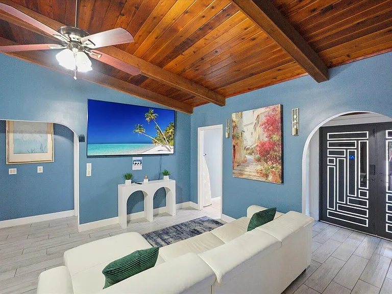 1326 SW Bartell Ave — Photo 16