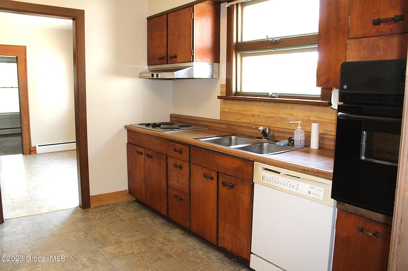 4th image of 1067 Davis Terrace