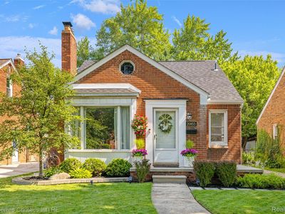 20855 Lochmoor St, Harper Woods, MI, 48225