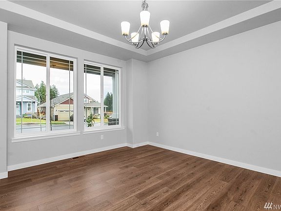 4th image of 643 Natalee Jo St SE