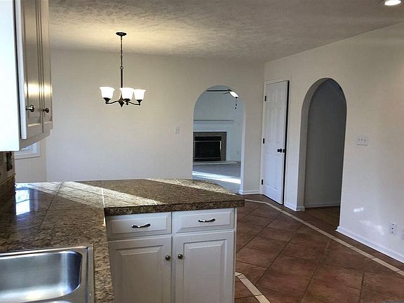 4th image of 614 Jefferson Dr