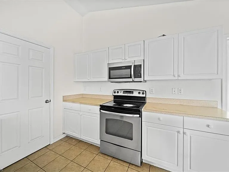 1019 Angelo Ave — Photo 10