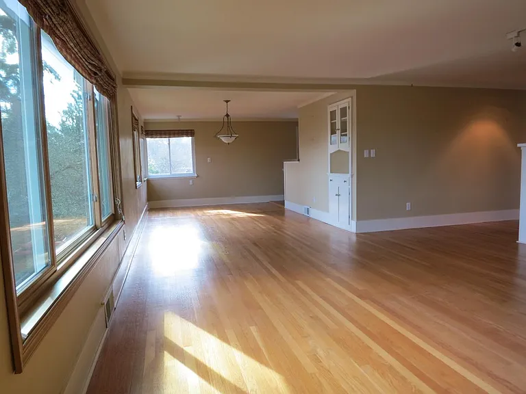 10502 Victory Ln NE — Photo 8