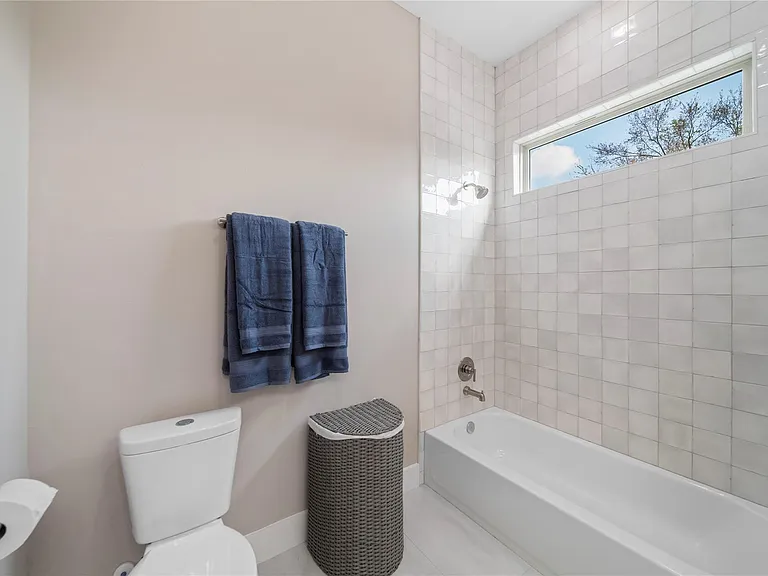 303 Queen Sude Ln — Photo 9