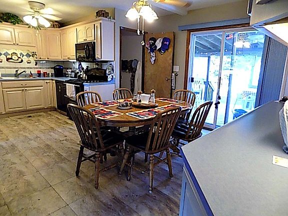 3rd image of 1704 N Shabbona St