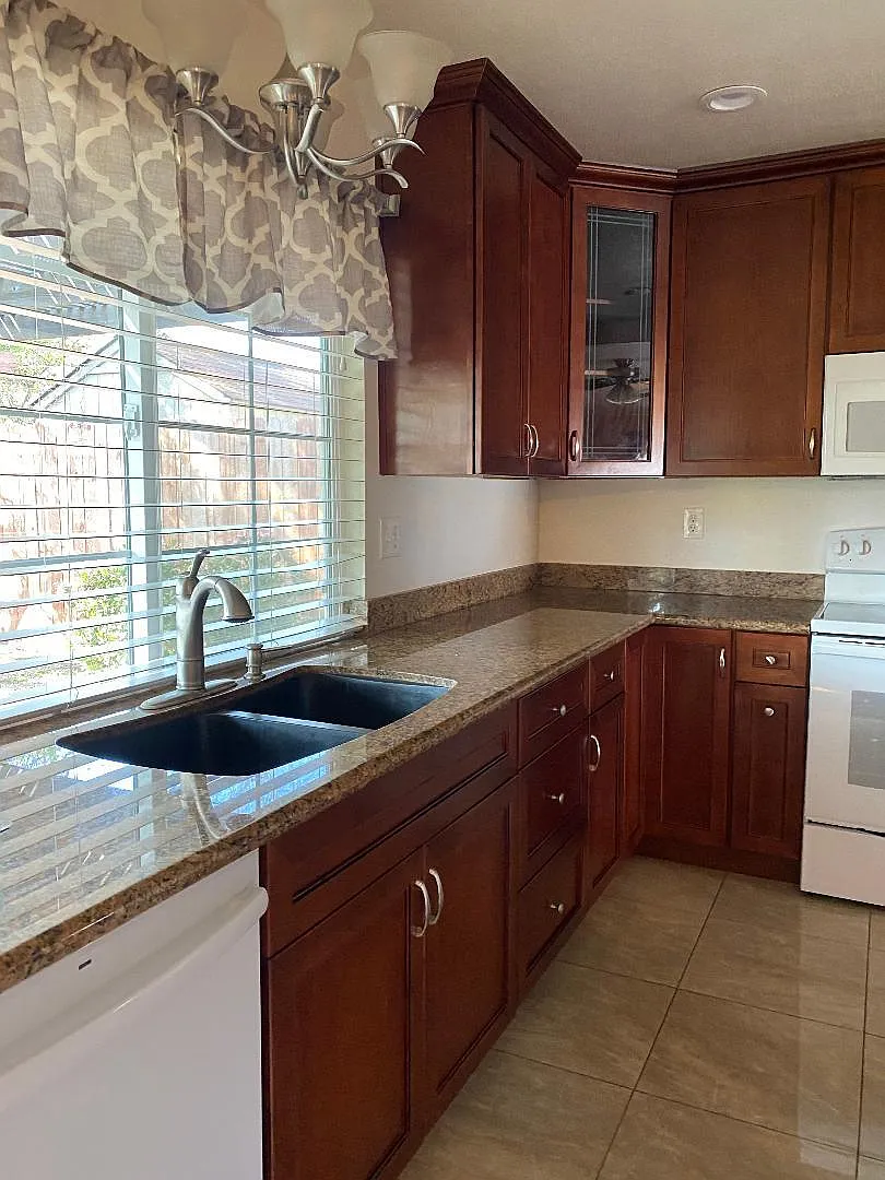 Rhett Ct, Tracy — Photo 2