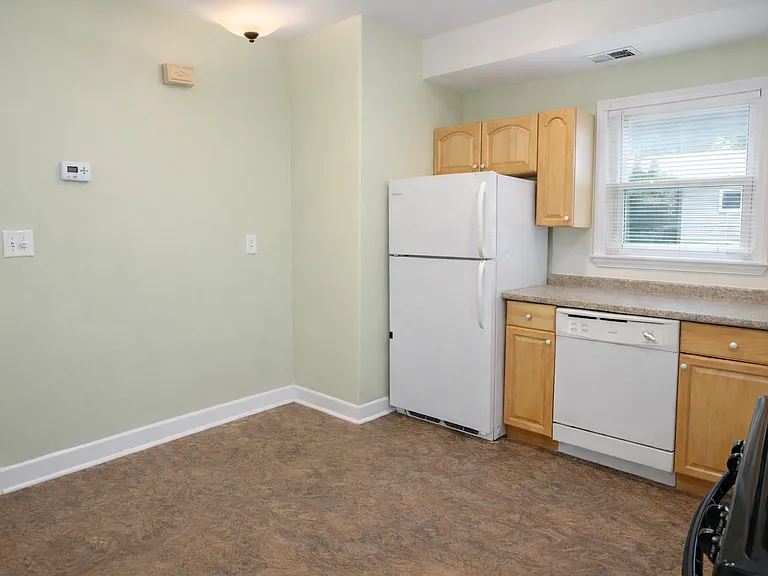 171 Windsor St #1 — Photo 5