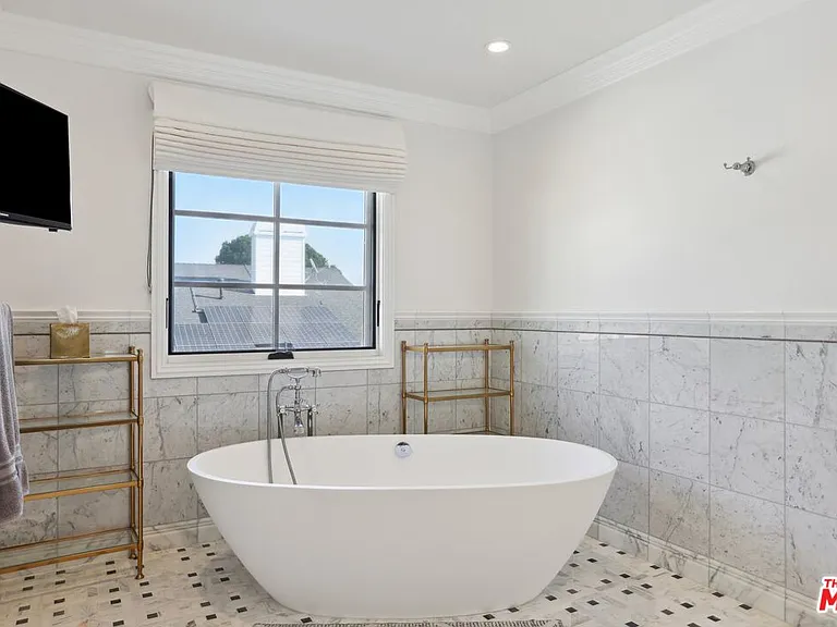 2676 Casiano Rd — Photo 33