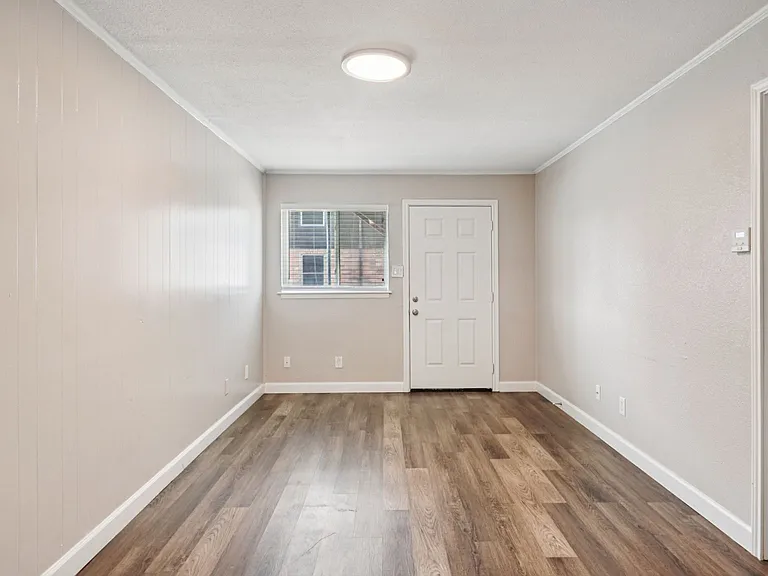 Loft on Louise — Photo 33