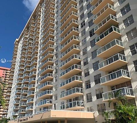 3rd image of 230 174th St APT 808