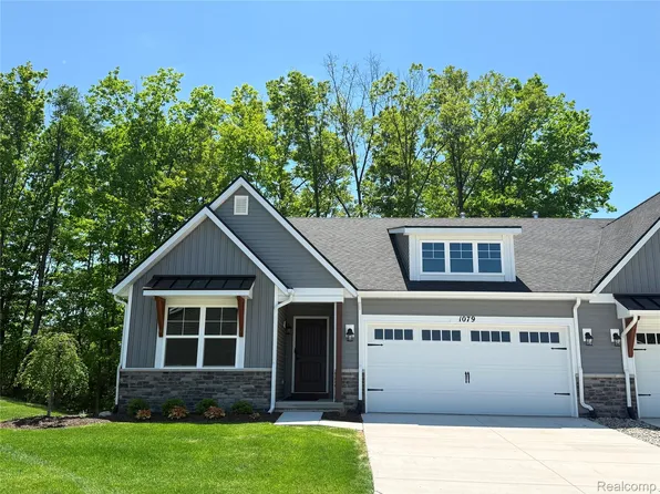 1079 Camellia Cir #33, Howell, MI 48843