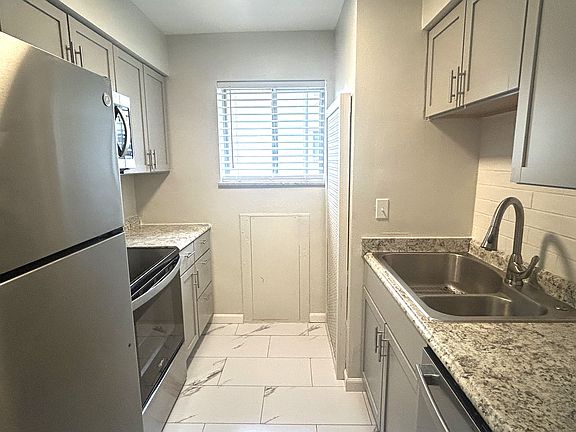 Fully equip Kitchen New Stainless Appliances: Refrigerator, smooth top stove & oven, vented microwave, full size dishwasher, and garbage disposal.