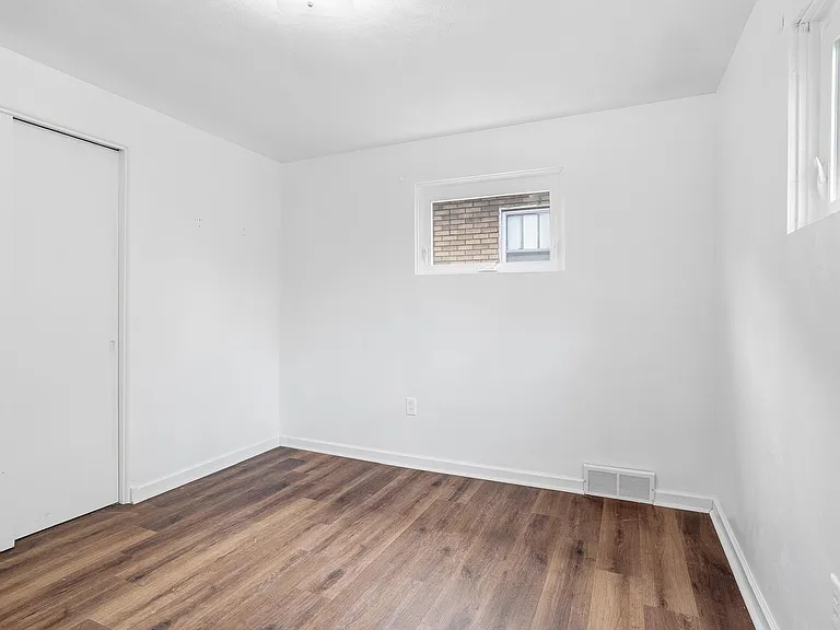 2046 Pioneer Ave — Photo 4