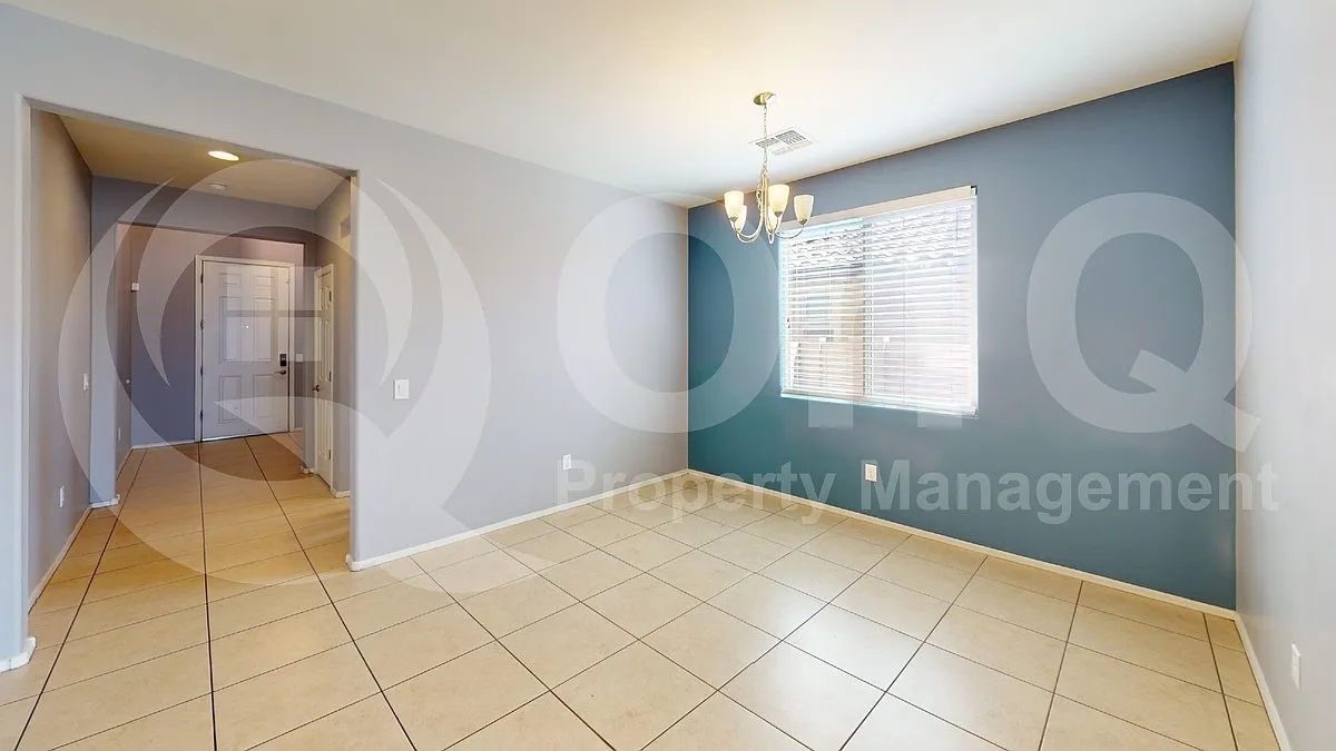 4 bed, 3.0 bath, 2400 sqft, $2,199 — Photo 3