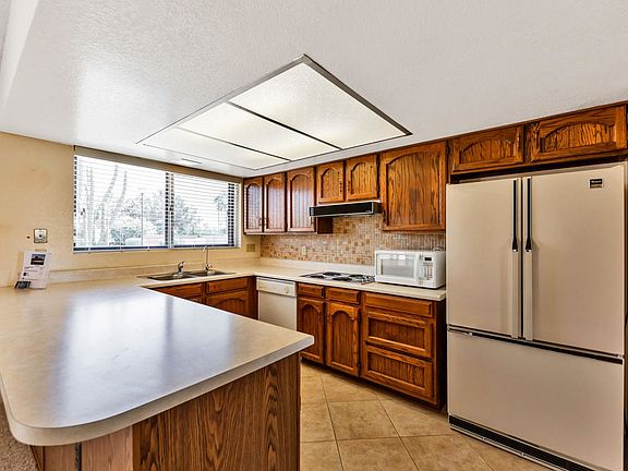 3rd image of 1545 Leisure World