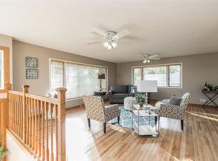 3719 Elmwood Dr NE, Cedar Rapids, IA 52402