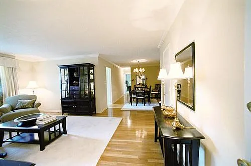 Stratford Apartments — Photo 9