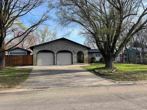 17 Cedar Ct, Halstead, KS 67056