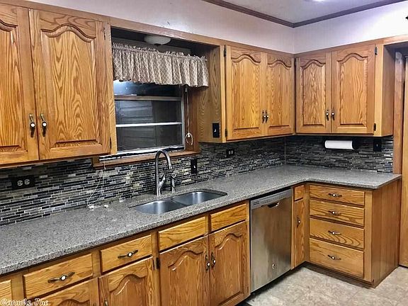 2nd image of 810 Parkview Dr