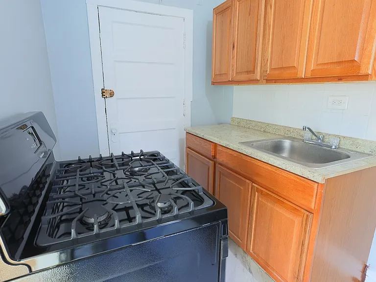 4600 Beacon — Photo 12