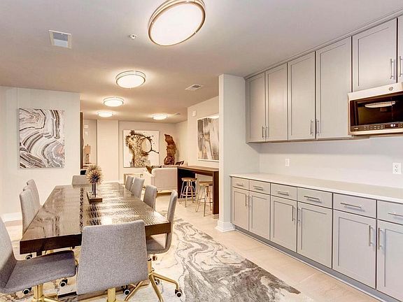 3rd image of 1800 Mount Vernon Ave #303-303-303
