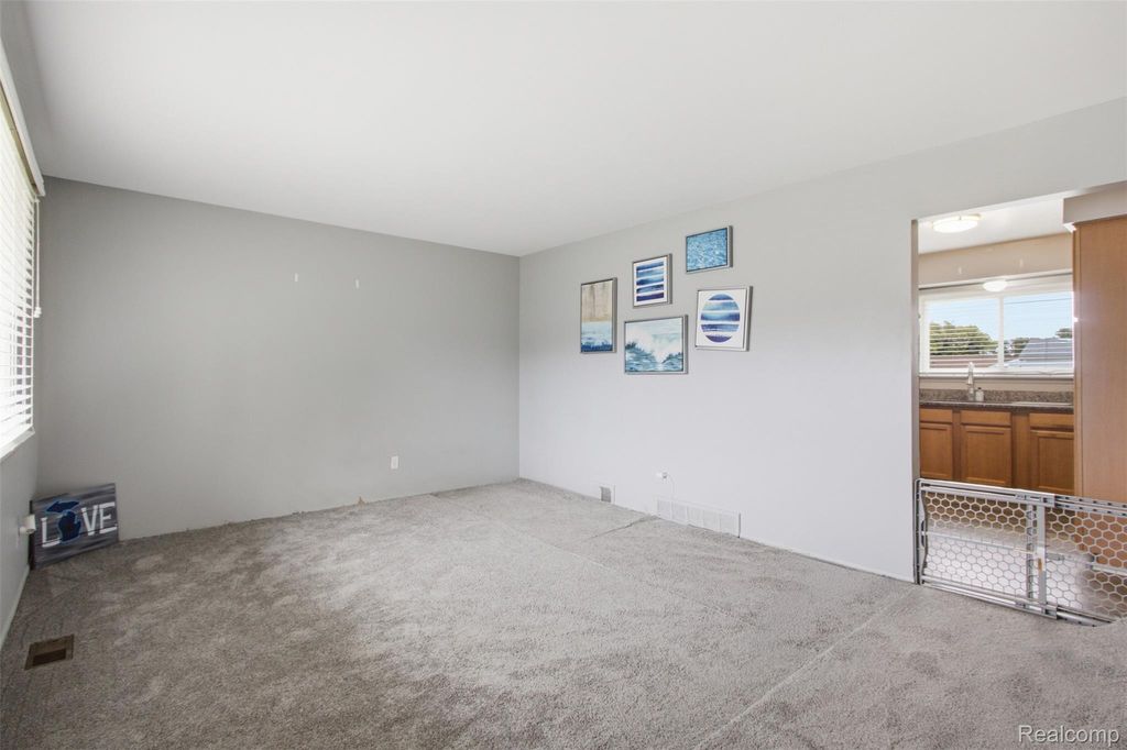 23707 Thornton St, Clinton Township, MI - View 5
