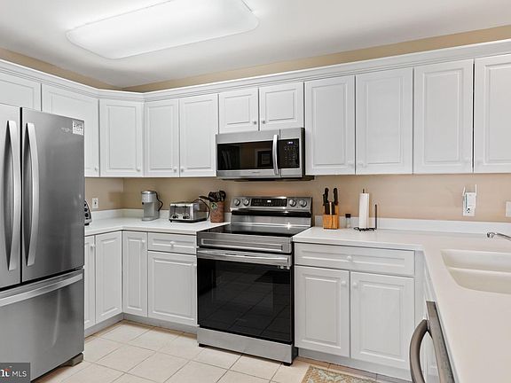 5th image of 16 64th St Unit 403