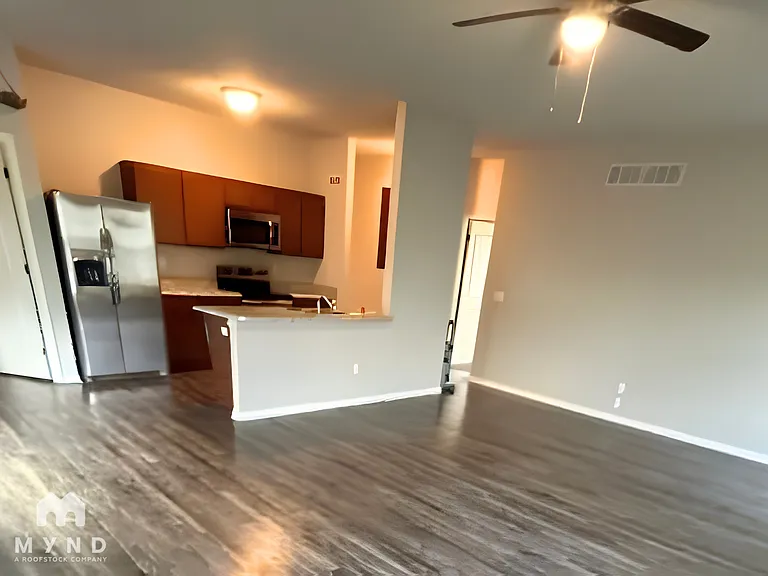 742 S Cypress St — Photo 3