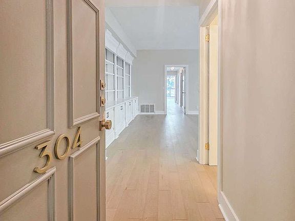5th image of 2632 Peachtree Rd NW #304B