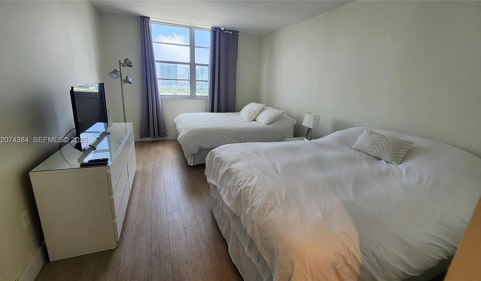 Arlen House West Condo — Photo 3