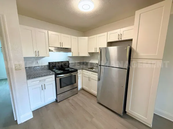 240 SW 8th St APT 3, Pompano Beach, FL 33060