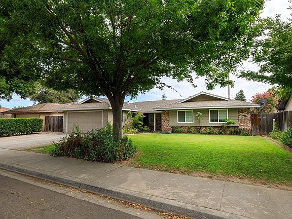 2nd image of 3048 Laramie Dr