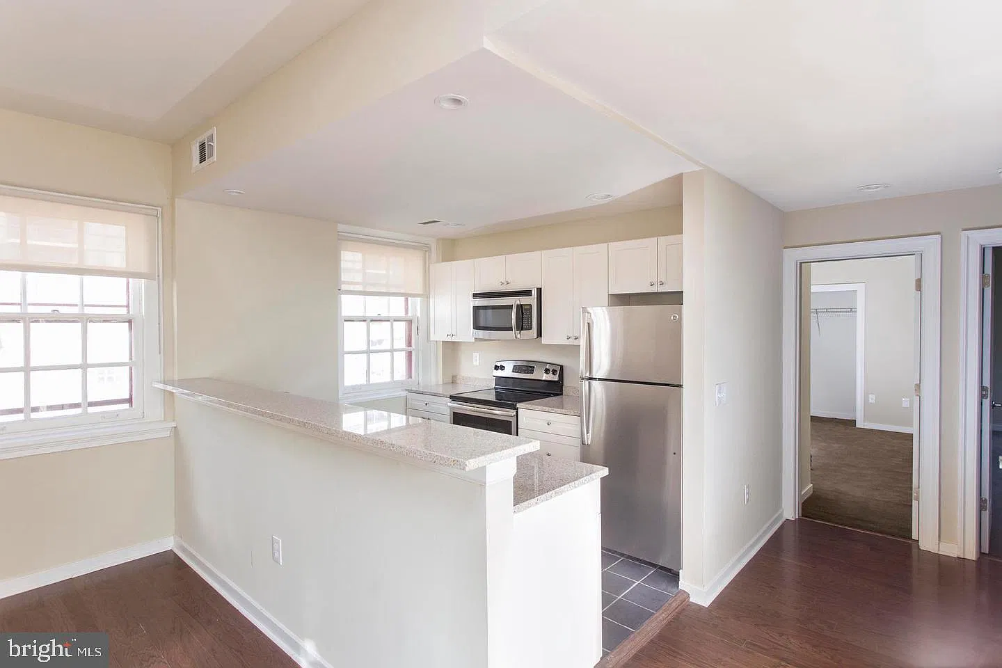 1 bed, 1.0 bath, 950 sqft, $2,105 — Photo 1