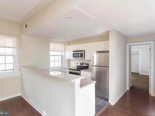 532 Spruce St APT 1, Philadelphia, PA 19106