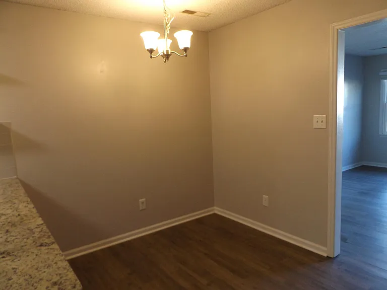 425 E Liberty St — Photo 5
