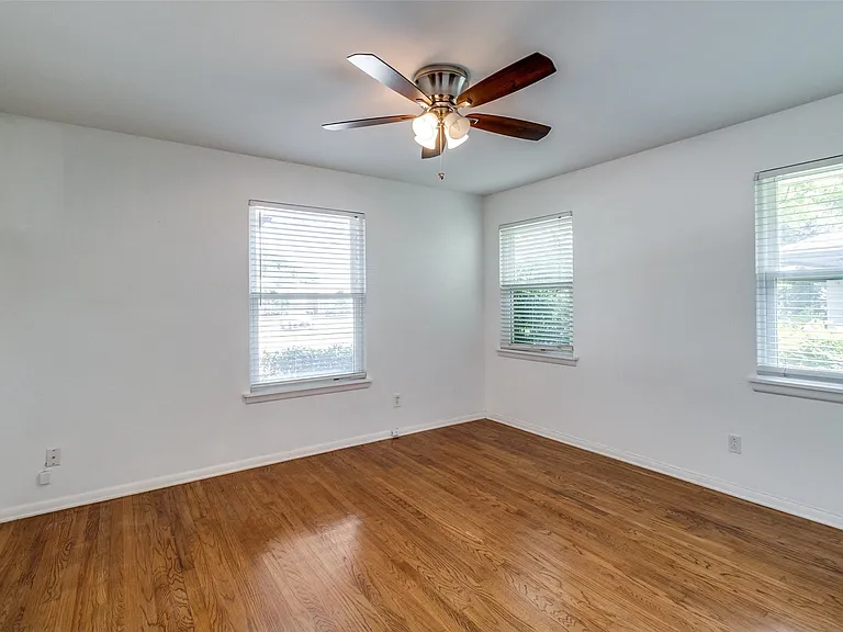 6418 E Lovers Ln — Photo 13