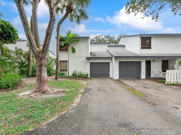 9897 Fairway Cove Ln, Plantation, FL 33324