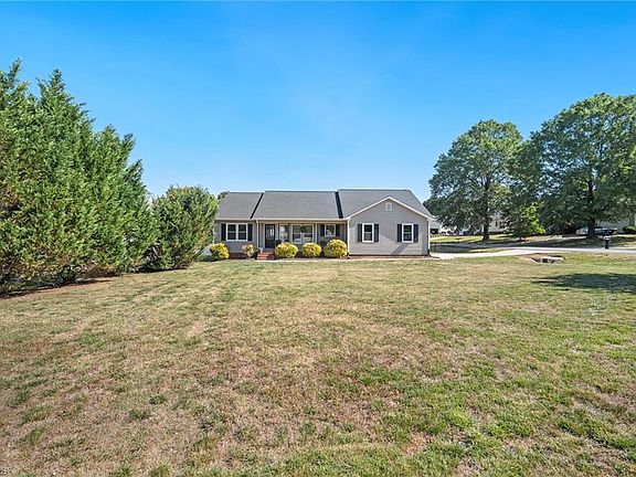 3rd image of 102 Birchwood Ct
