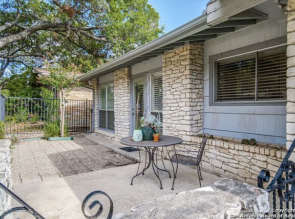 4th image of 463 Shadywood Ln