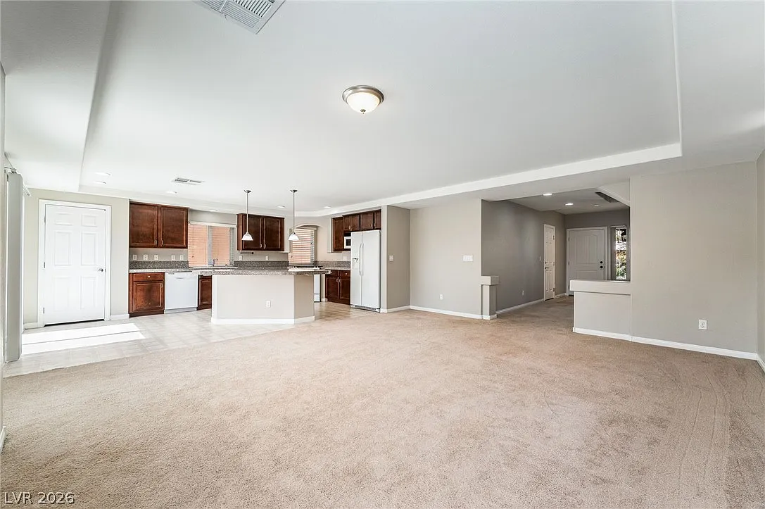 4 bed, 3.5 bath, 2627 sqft, $2,400 — Photo 4