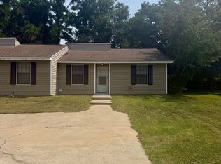 425 Admirals Walk Dr, Saint Marys, GA 31558