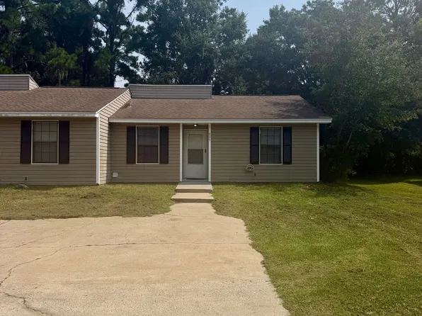 425 Admirals Walk Dr, Saint Marys, GA 31558